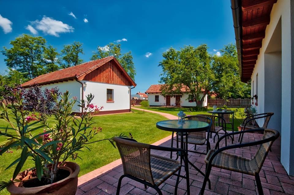 Tóth Vendégház és Apartmanház Újfehértó Exterior foto