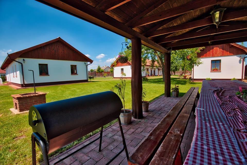 Tóth Vendégház és Apartmanház Újfehértó Exterior foto