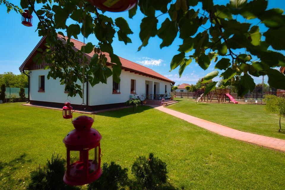 Tóth Vendégház és Apartmanház Újfehértó Exterior foto
