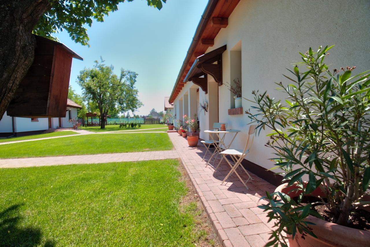 Tóth Vendégház és Apartmanház Újfehértó Exterior foto