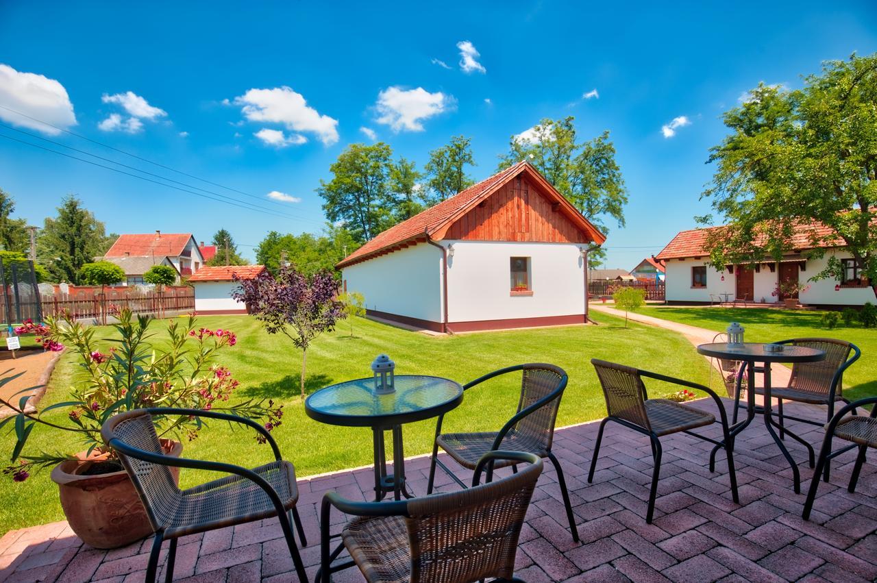 Tóth Vendégház és Apartmanház Újfehértó Exterior foto